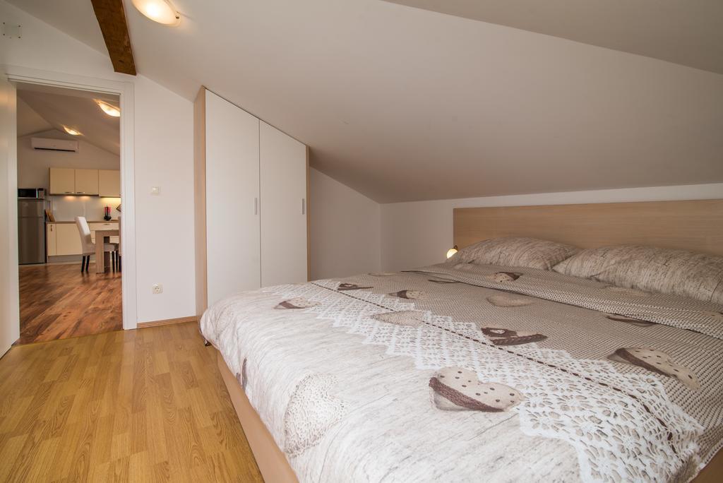 Apartman Marinko Krk Town Exterior foto